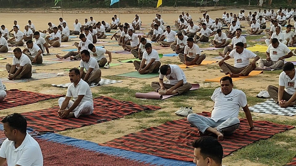 Moradabad Division resonates with the spirit of Yoga; thousands participate in a mass yoga session