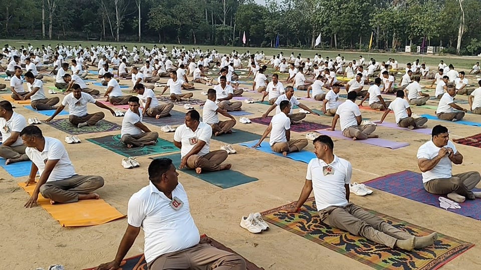 Moradabad Division resonates with the spirit of Yoga; thousands participate in a mass yoga session