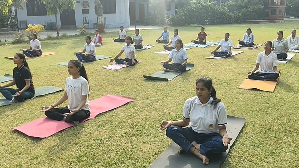 Moradabad Division resonates with the spirit of Yoga; thousands participate in a mass yoga session