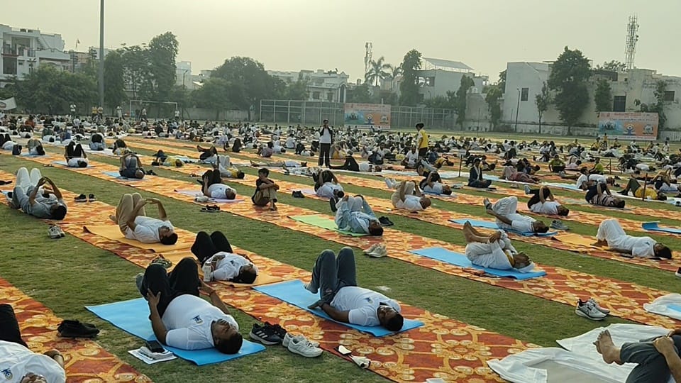 Moradabad Division resonates with the spirit of Yoga; thousands participate in a mass yoga session
