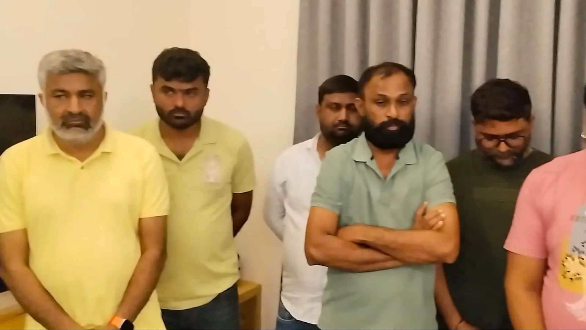 आबूरोड रीको पुलिस द्वारा होटल के विला में जुआ खेल रहे गुजरात के 14 लोग गिरफ्तार