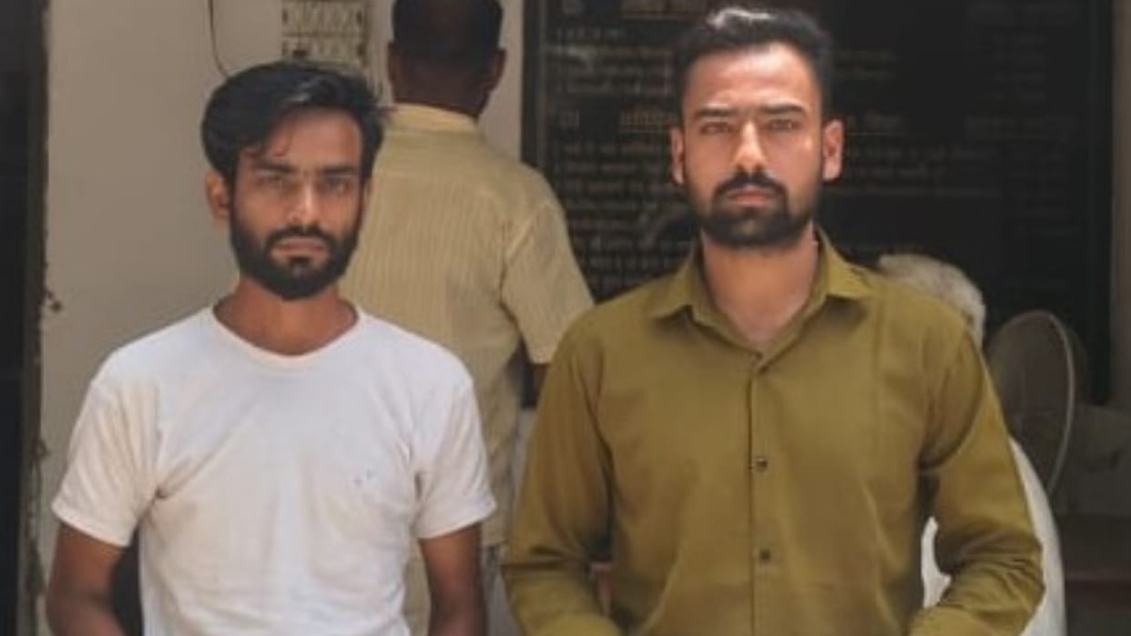 Police arrested two smack smugglers in Bareilly