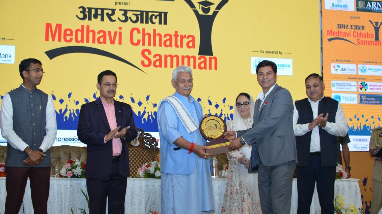 Photo from the Amar Ujala Meritorious Student Award Ceremony in Srinagar.