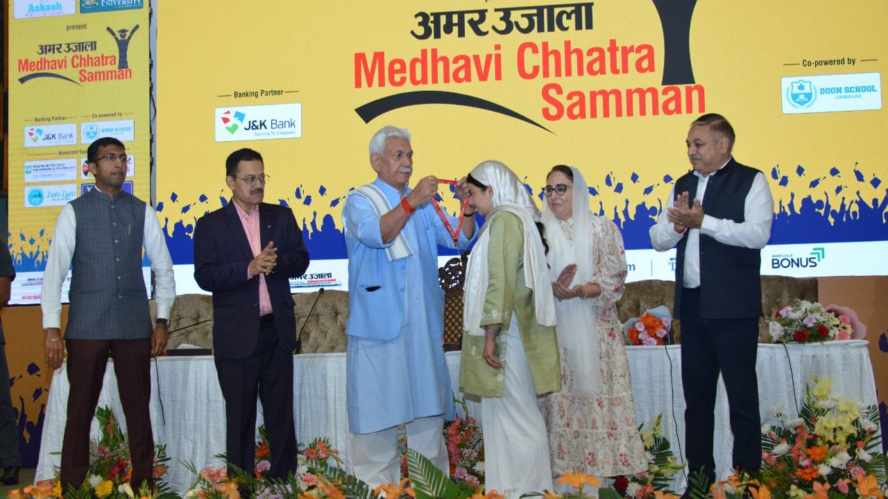 Photo from the Amar Ujala Meritorious Student Award Ceremony in Srinagar.