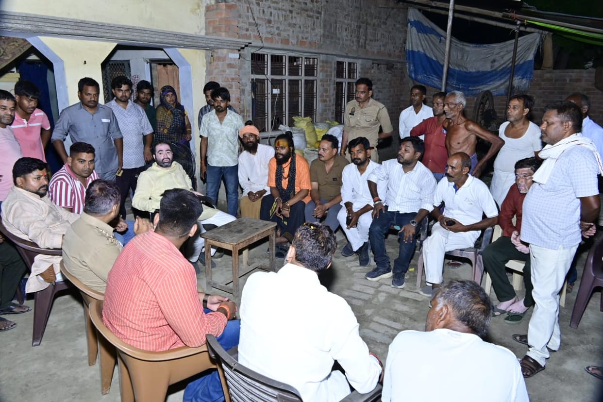 barabanki: Row erupts over derogatory remarks against CM Yogi; man assaulted inside his home for protesting.