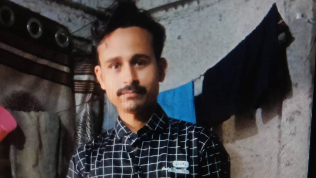 Barabanki: Motorcycle rams into parked truck from behind; brother-in-law dies, sister-in-law and nephew critic