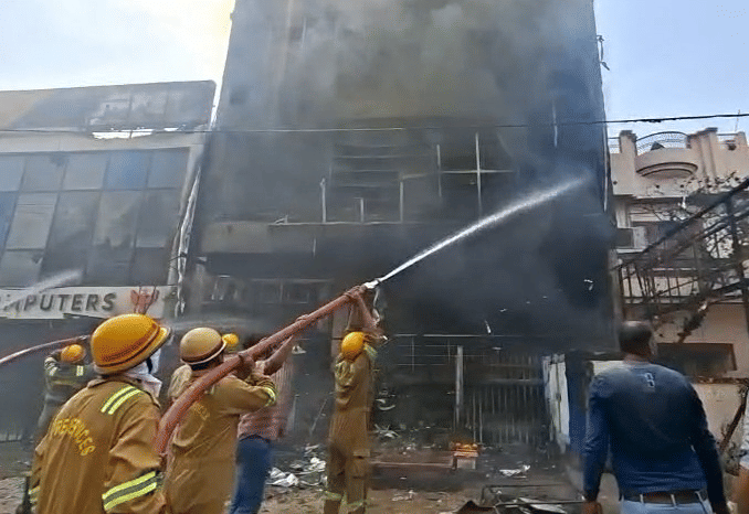 Fire broke out in a coaching center in Aliganj Lucknow.