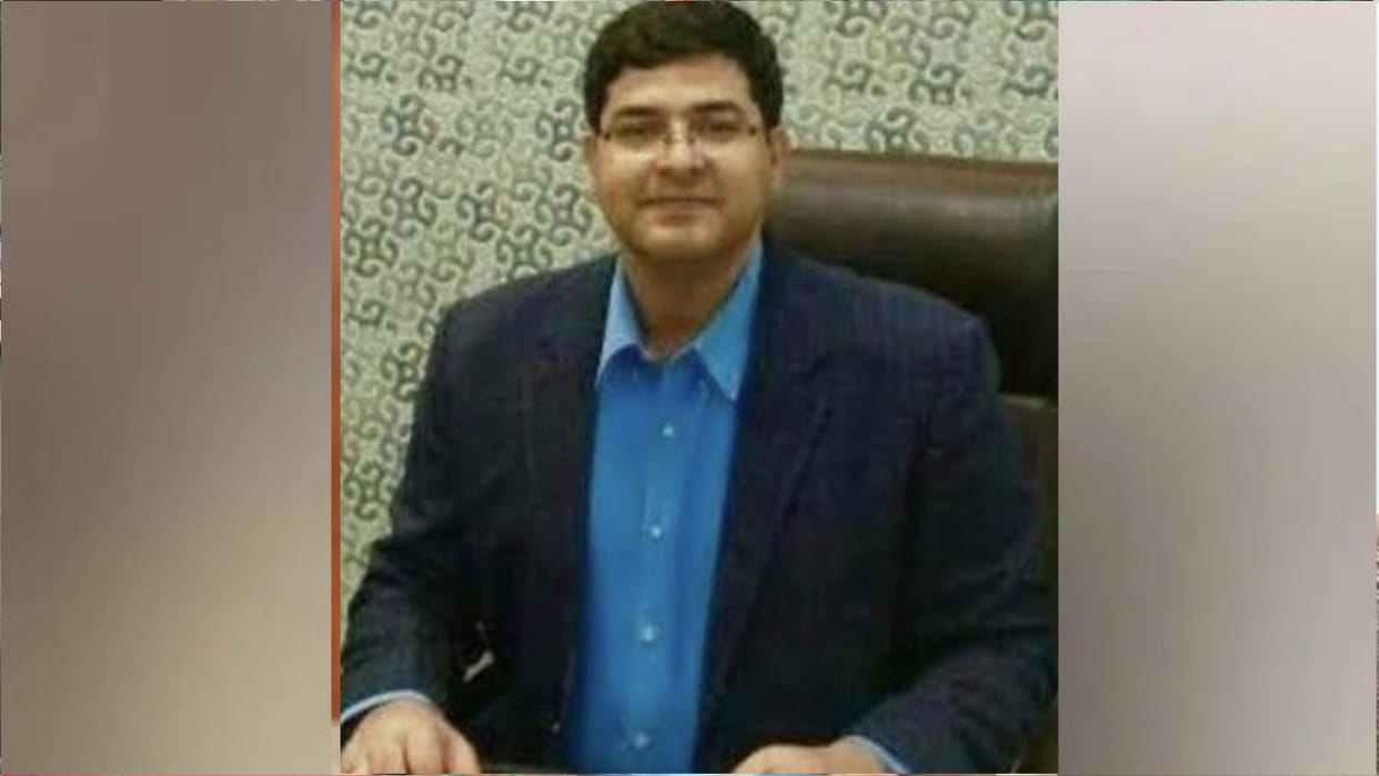 Purvanchal MD Shambhu Kumar issued notices to Gorakhpur SE KK Rathore and the Campierganj XEN.