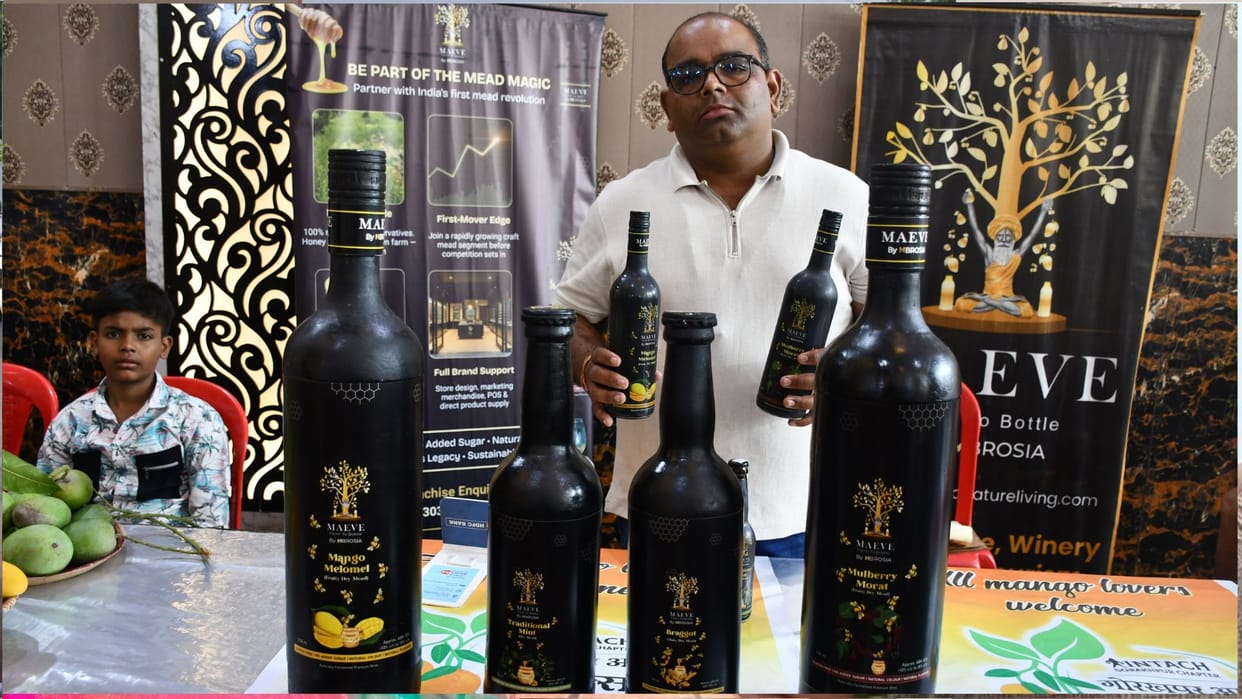 Mango wine and beer drew special attention in Gorakhpur  Mango Festival