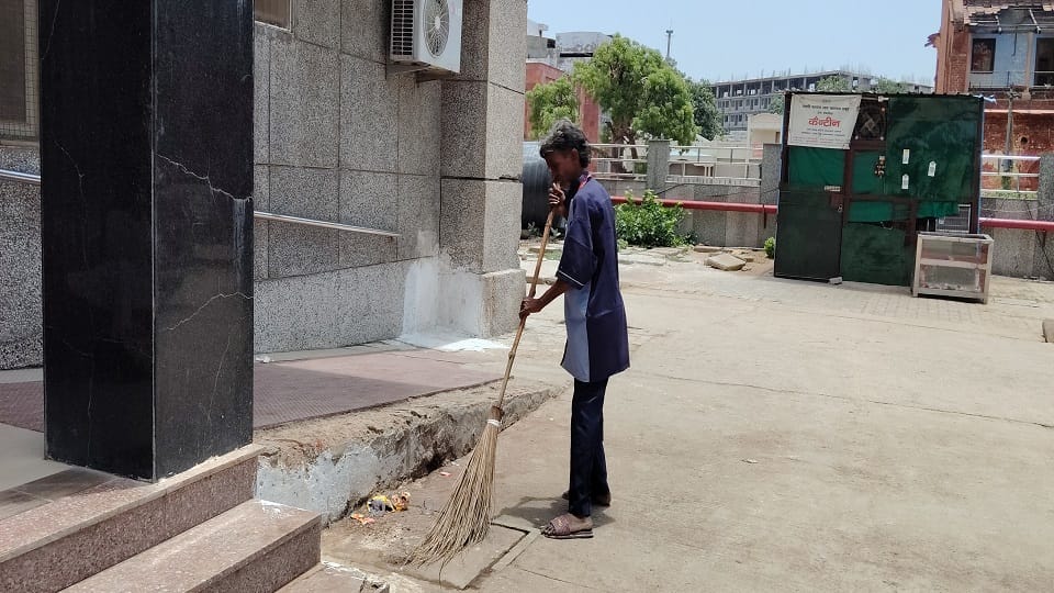 22-Day Strike by Sanitation Workers Ends at Agra Women’s Hospital Cleaning Services Resume