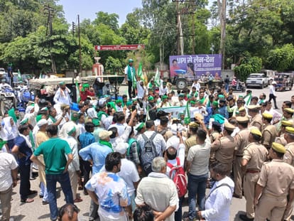 कमिश्नरी पर जुटे किसान