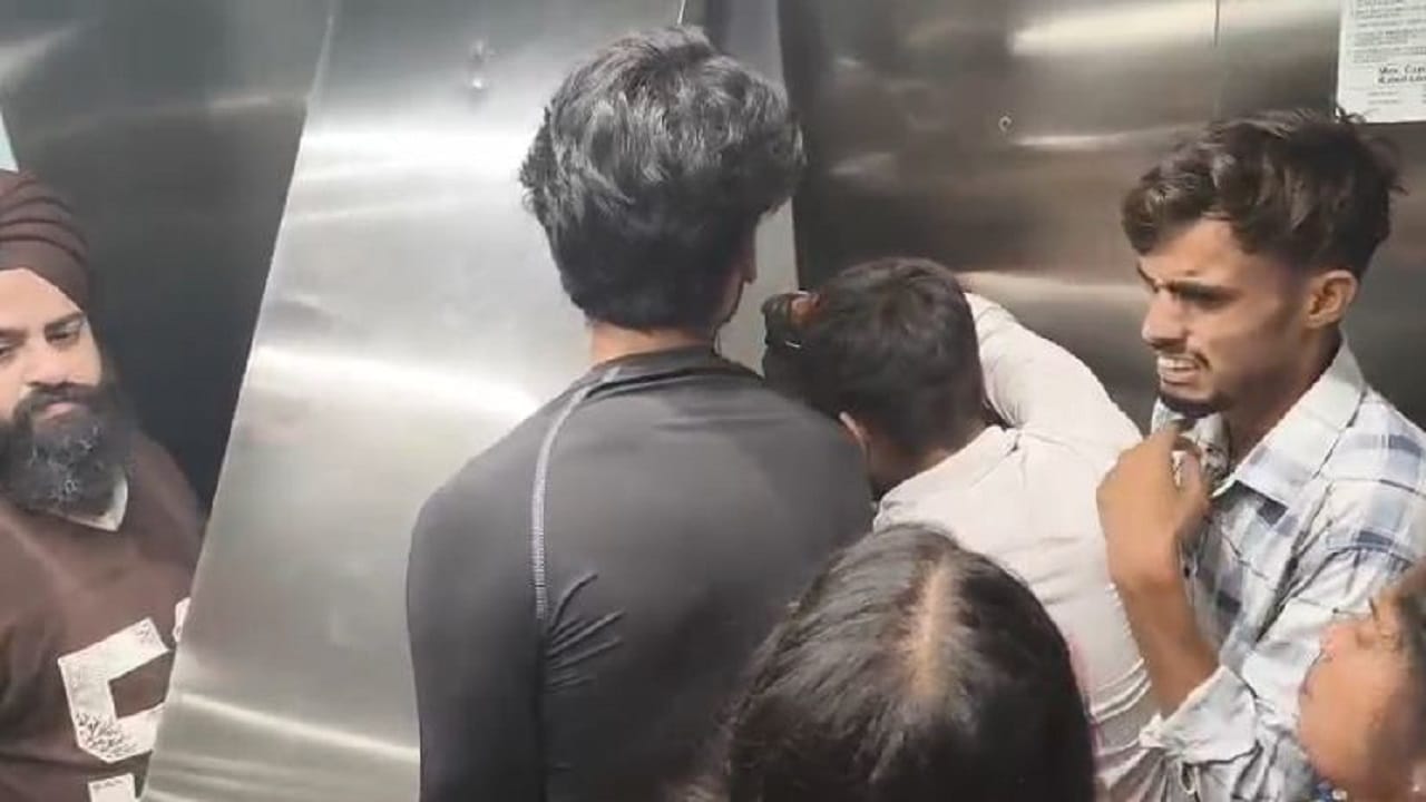 13 people trapped in lift of City center LA mall in bareilly