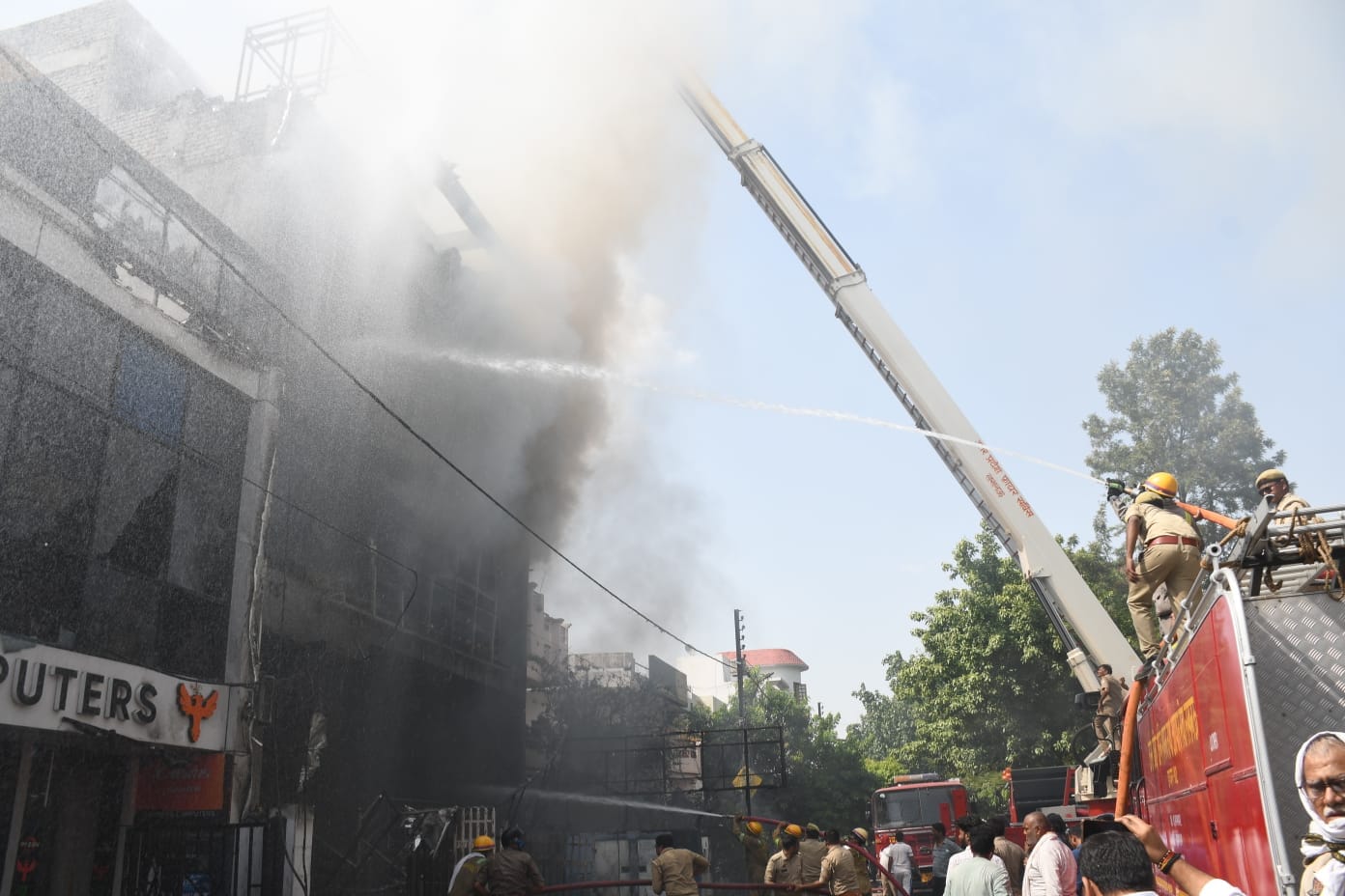 Lucknow: Tragic accident at coaching centre, people hanged themselves from AC wires; 14 burned alive in fire a