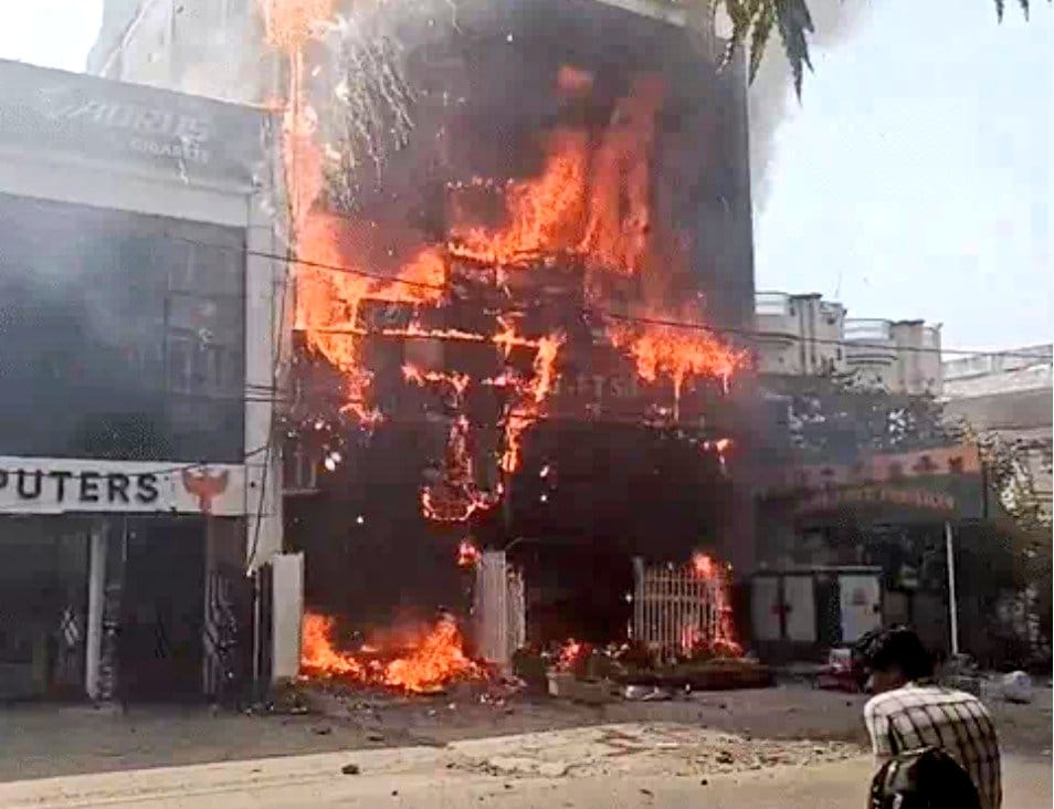 Lucknow: Tragic accident at coaching centre, people hanged themselves from AC wires; 14 burned alive in fire a
