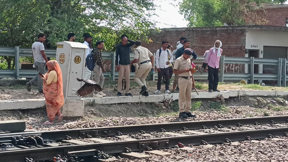 मौके पर मौजूद पुलिस