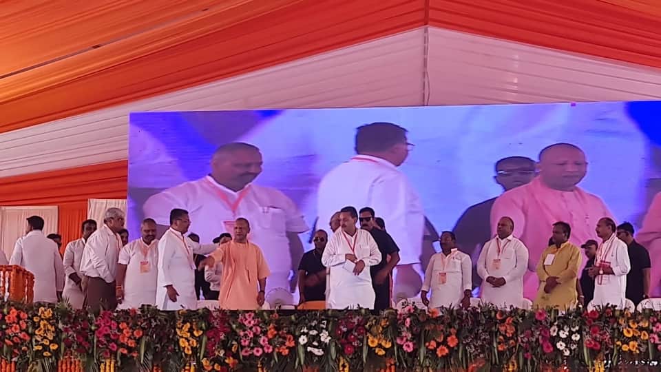 CM Yogi Unveils 81 Development Projects Worth ₹658 Crore in Firozabad