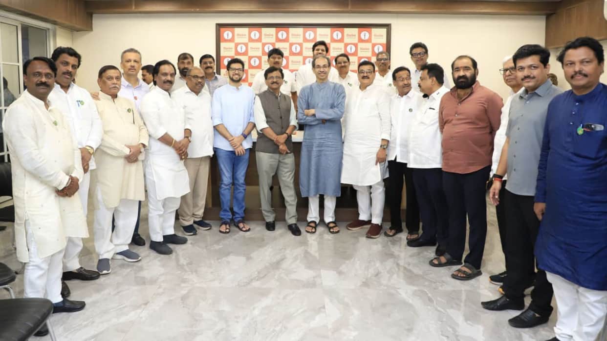 Amidst MPs switching sides Uddhav Thackeray held meeting with Shiv Sena UBT leaders devised special strategy