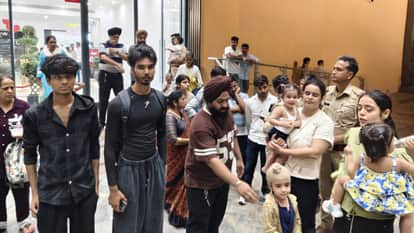 13 people trapped in a lift at Bareilly City Center LA Mall for 35 minutes teenage girl faints