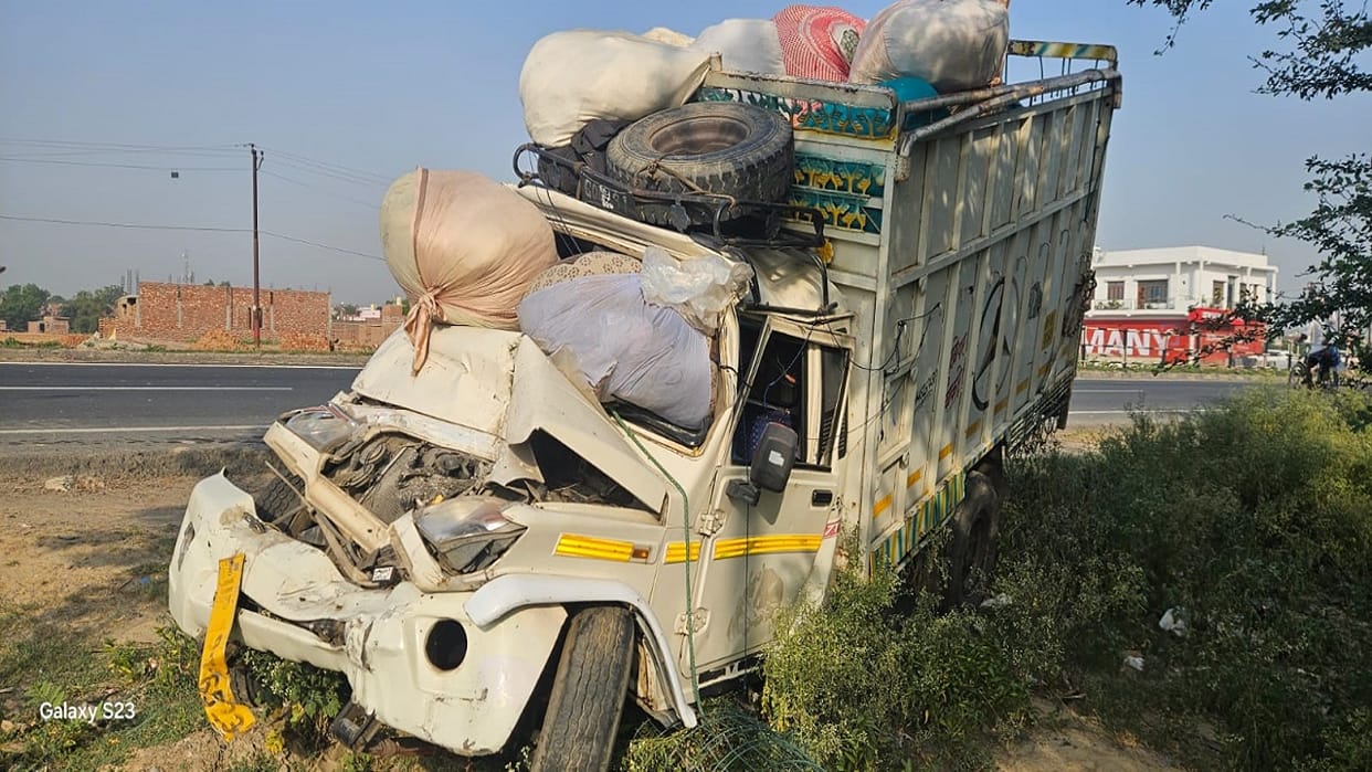 textile merchant killed as Pickup rammed into truck in Shahjahanpur