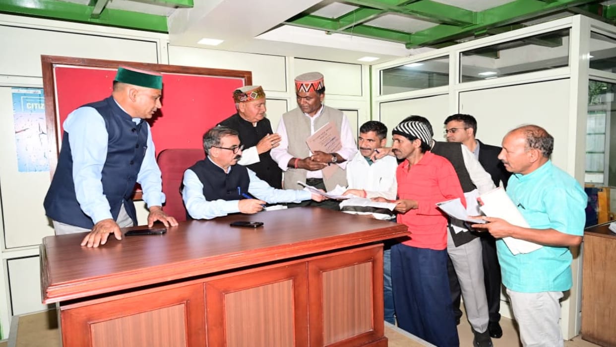 shimla: 30 lakh sanctioned for two roads in Seraj Assembly constituency; delegations met the cm