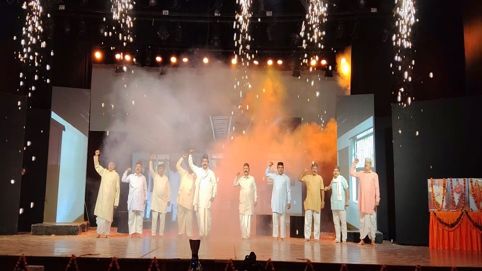 Powerful Performance Brings Dr. Hedgewar to Life on Stage, Captivates Audience in Agra