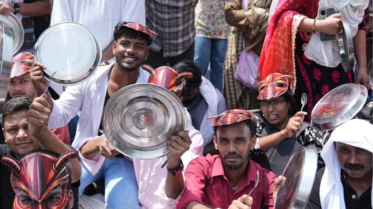 Cockroach Janata Party protest at Jantar Mantar continues for third day Abhijit Dipke demands full details