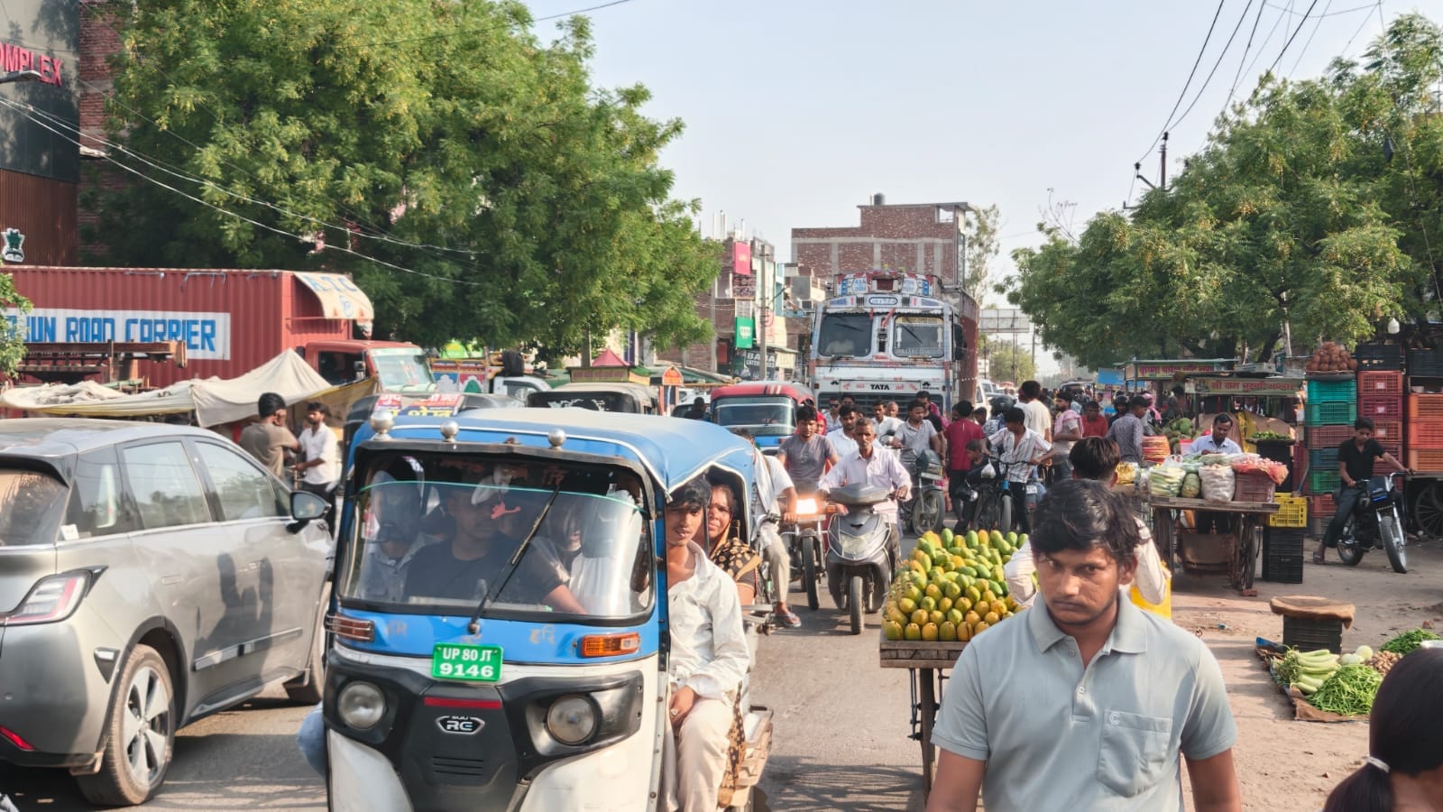 Encroachments in Agra's Trans-Yamuna Area Force Pedestrians onto Roads, Raising Safety Concerns