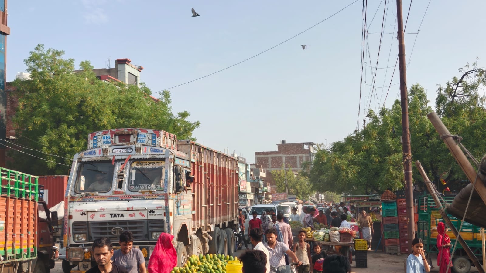 Encroachments in Agra's Trans-Yamuna Area Force Pedestrians onto Roads, Raising Safety Concerns