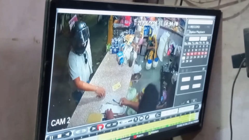 Agra Shocker: Shopkeeper Shot Four Times Yet Chased and Caught One of the Attackers