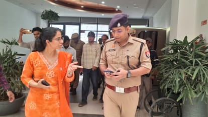 बीडीए उपाध्यक्ष और पुलिस अफसरों ने कोचिंग सेंटरों का किया निरीक्षण।