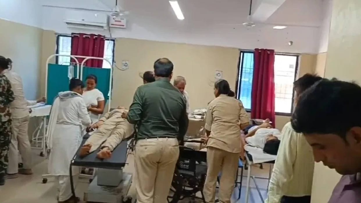 Bihar Road Accident 13 Police Personnel Injured After Truck Crashes Into Police Bus