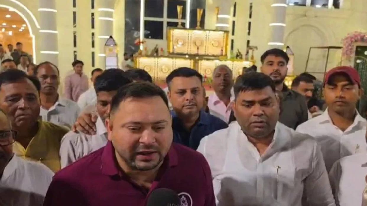 Bihar Law and Order Has Failed Tejashwi Yadav Steps Out Without Security For Late-Night Public Meet