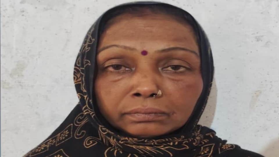 Fed up with taunts niece slit her aunt throat and killed her in gorakhpur