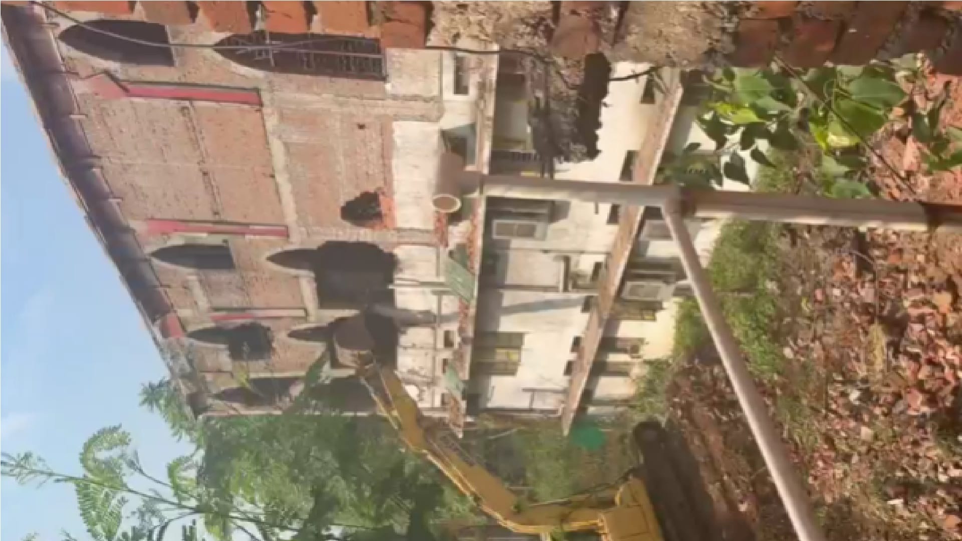 रायपुर के सेंट पॉल स्कूल परिसर में चला बुलडोजर