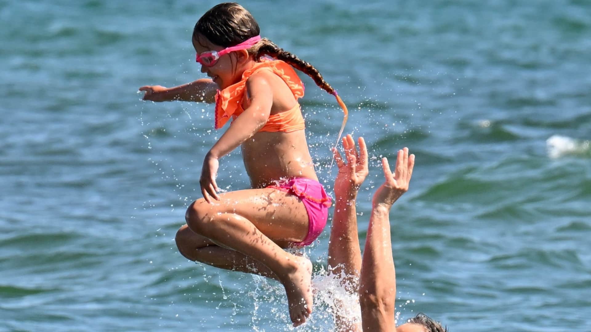 hot weather summer photos from india to europe heatwave kills many