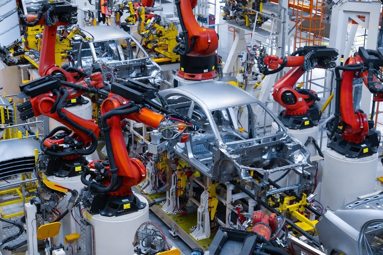GM Replaces Workers With Robots? Over 1,000 Employees Laid Off as 50 Cobots Join Factory Zero