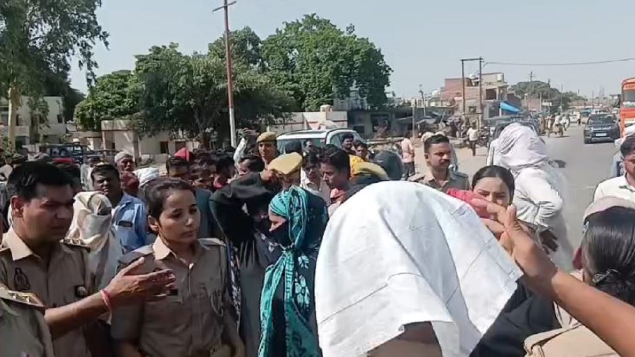 five-year-old boy died after being electrocuted by a power pole family blocked road in Shahjahanpur
