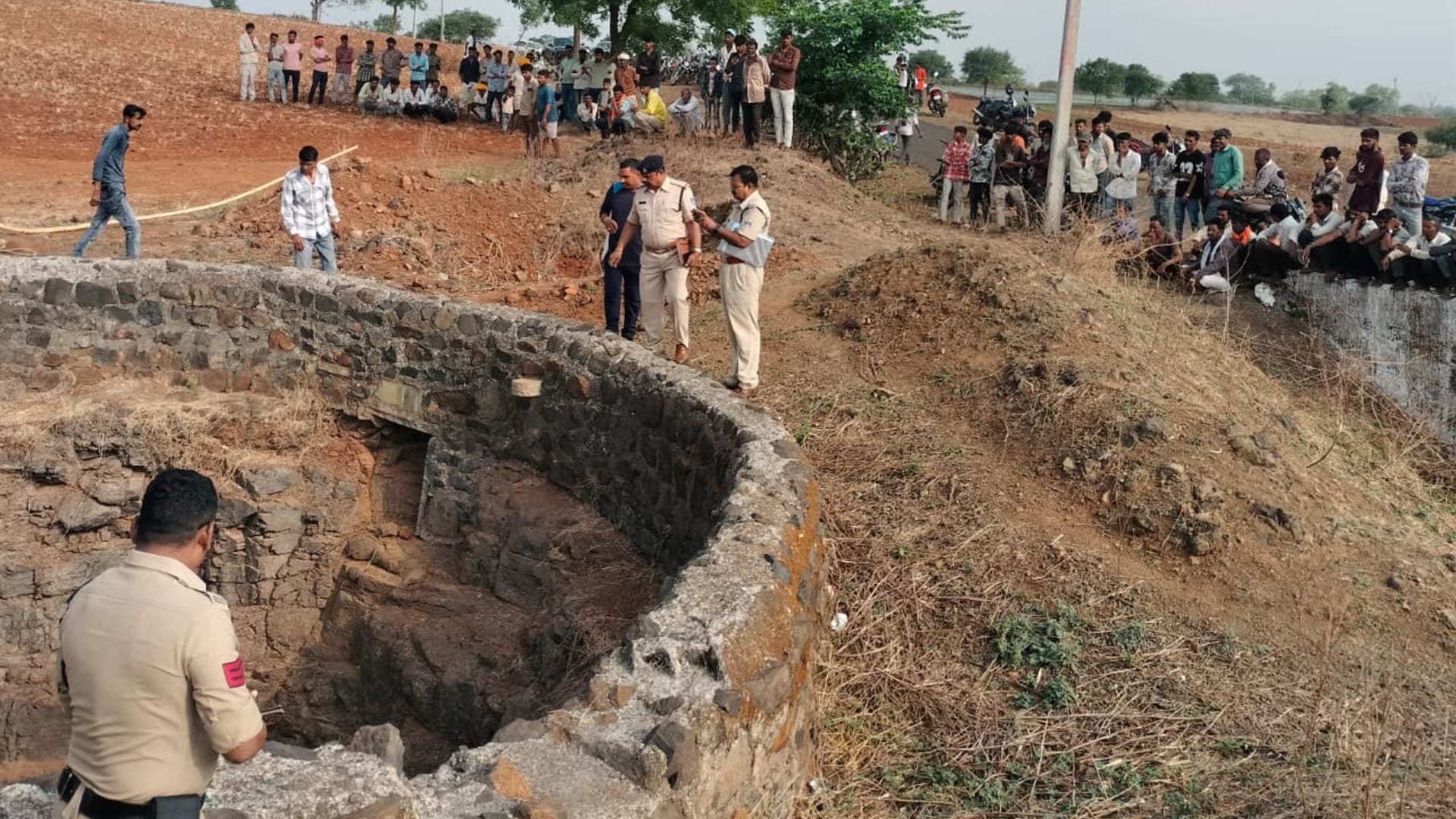 झाबुआ जिले में देवर-भाभी के शव कुएं से बरामद किए गए।