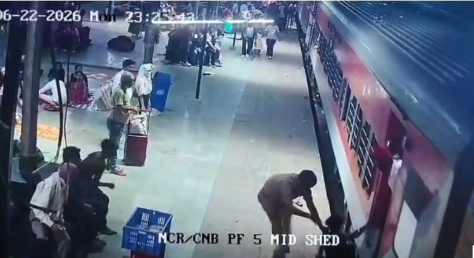 Kanpur Passenger falls from moving Poorva Express disaster averted thanks to quick action of RPF sub inspector