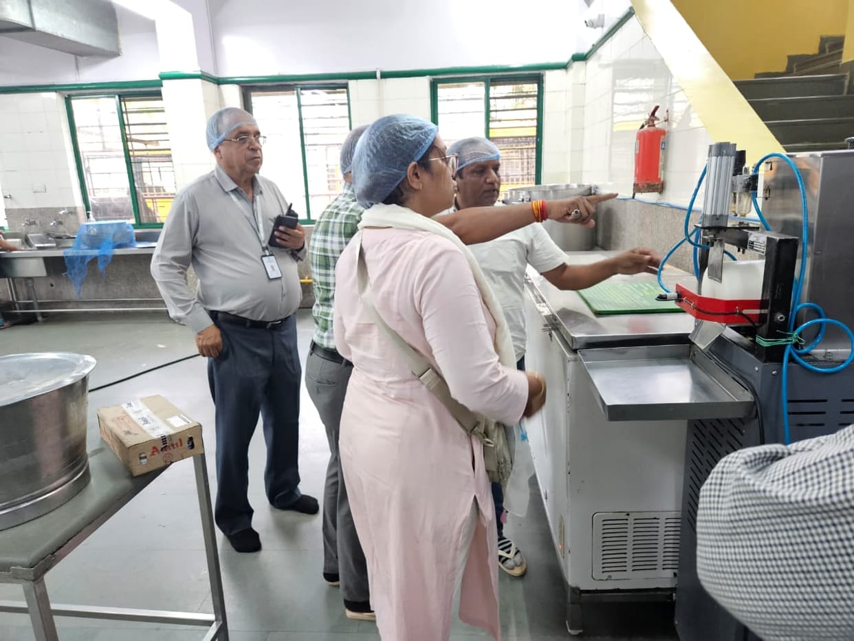 Indore News: Shishukunj canteen sealed following incident of contaminated food; school children carried tiffin