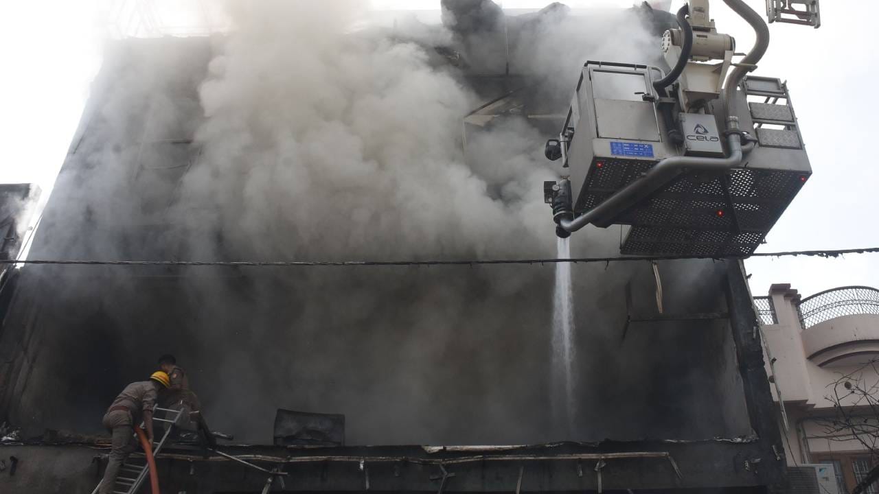 Lucknow: Fire fueled by wires, thermocol, and fiber—revelations on the causes behind the 15 deaths in the Luck