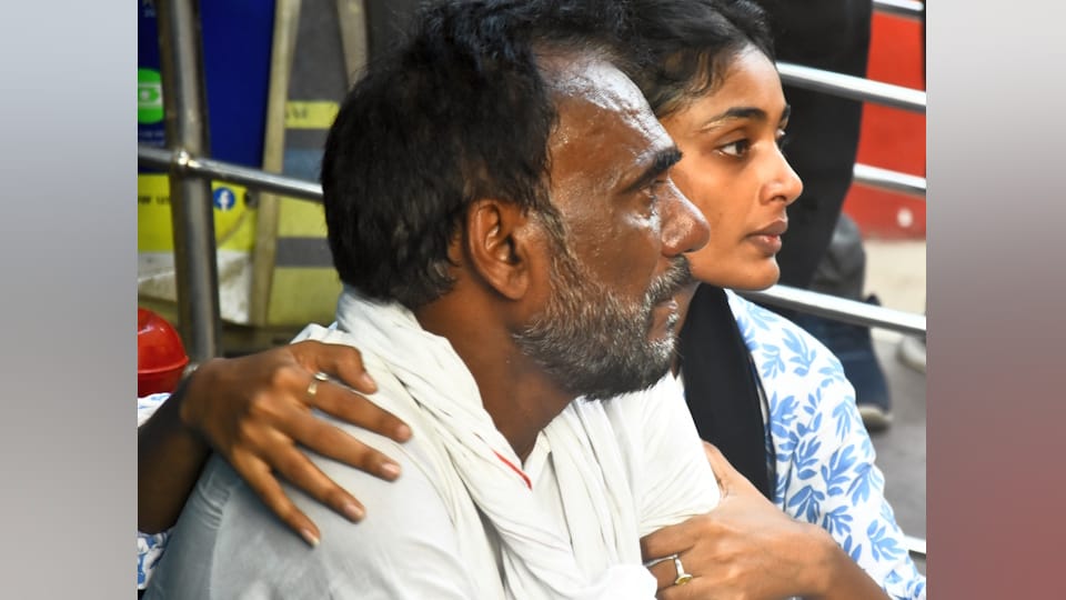 Lucknow Fire update pain and anxiety of family members Screams shatter the silence of the post-mortem house