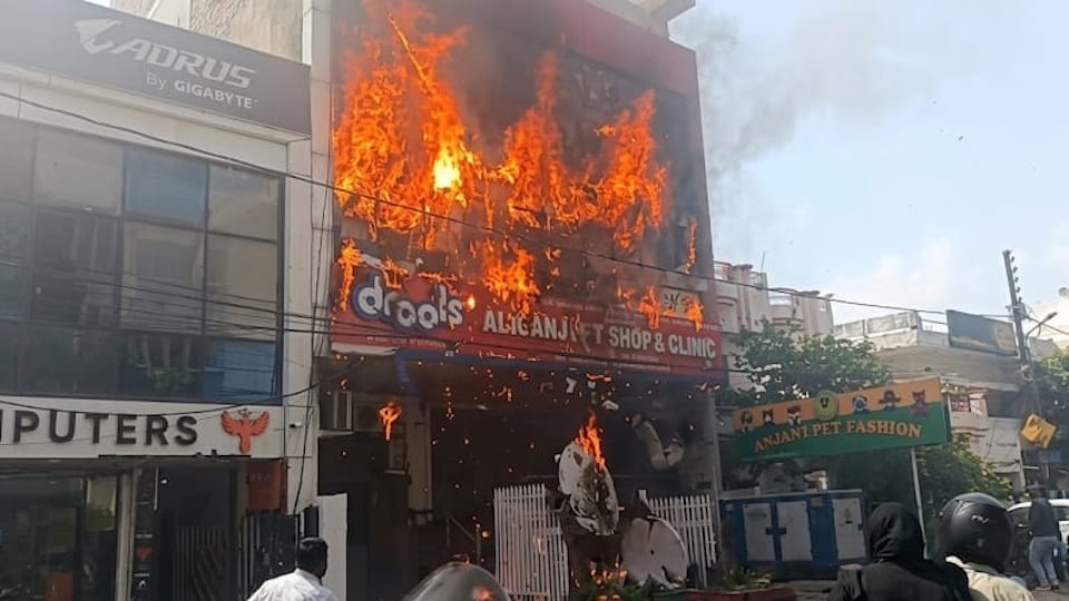Lucknow Fire Update Two youths from Kanpur die in Lucknow fire incident