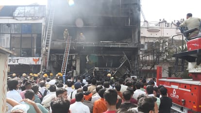 Lucknow Fire update pain and anxiety of family members Screams shatter the silence of the post-mortem house
