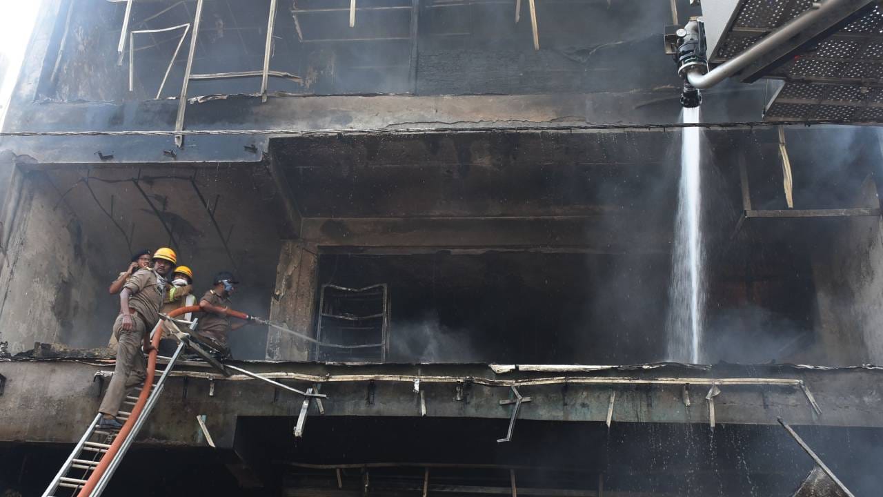 Lucknow: Fire fueled by wires, thermocol, and fiber—revelations on the causes behind the 15 deaths in the Luck
