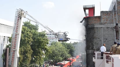 Lucknow Fire: बुझ गए 15 घरों के चिराग, करिअर बनाने गए छात्र आग की भेंट चढ़े; सामने आईं मृतकों की तस्वीरें Lucknow Fire Update Massive fire breaks out at an Aliganj coaching center Photos of the deceased have surfaced