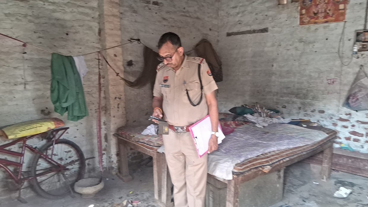 Sensation in Sonipat's Thana Kalan following the murder of elderly man; blood-stained clothes found at house