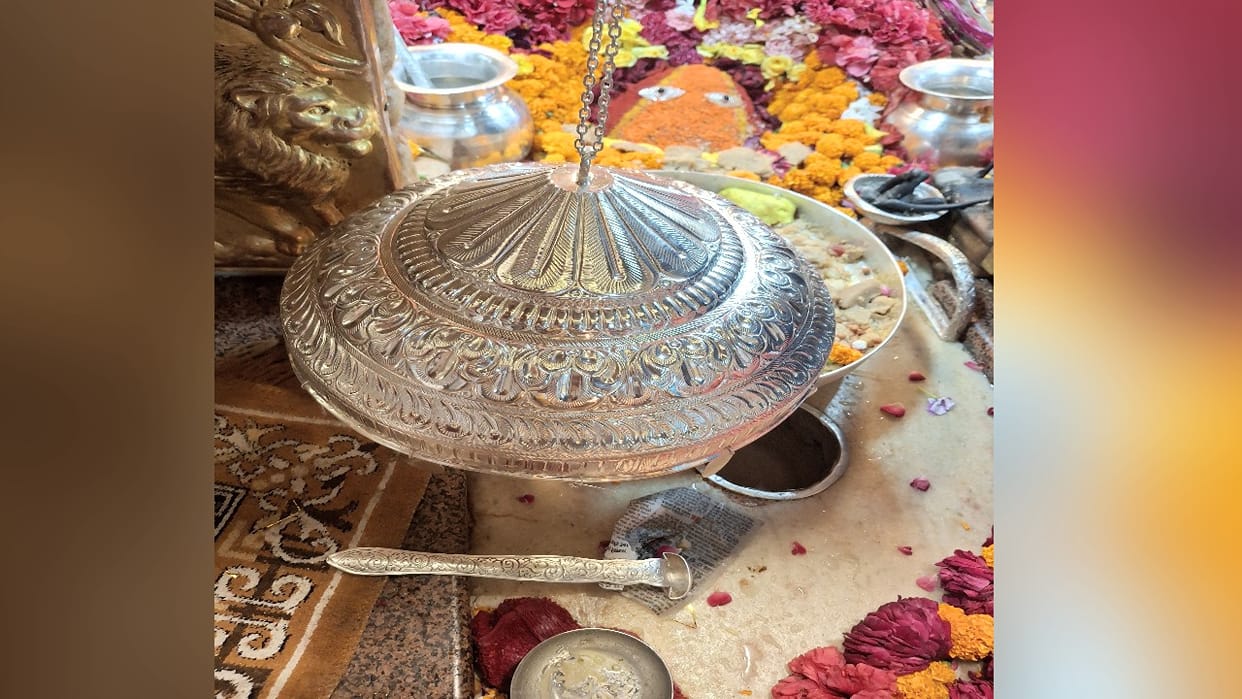 Una: A devotee from Punjab offered a one-kilogram silver chhatra (ceremonial umbrella) at the Mata Chintpurni