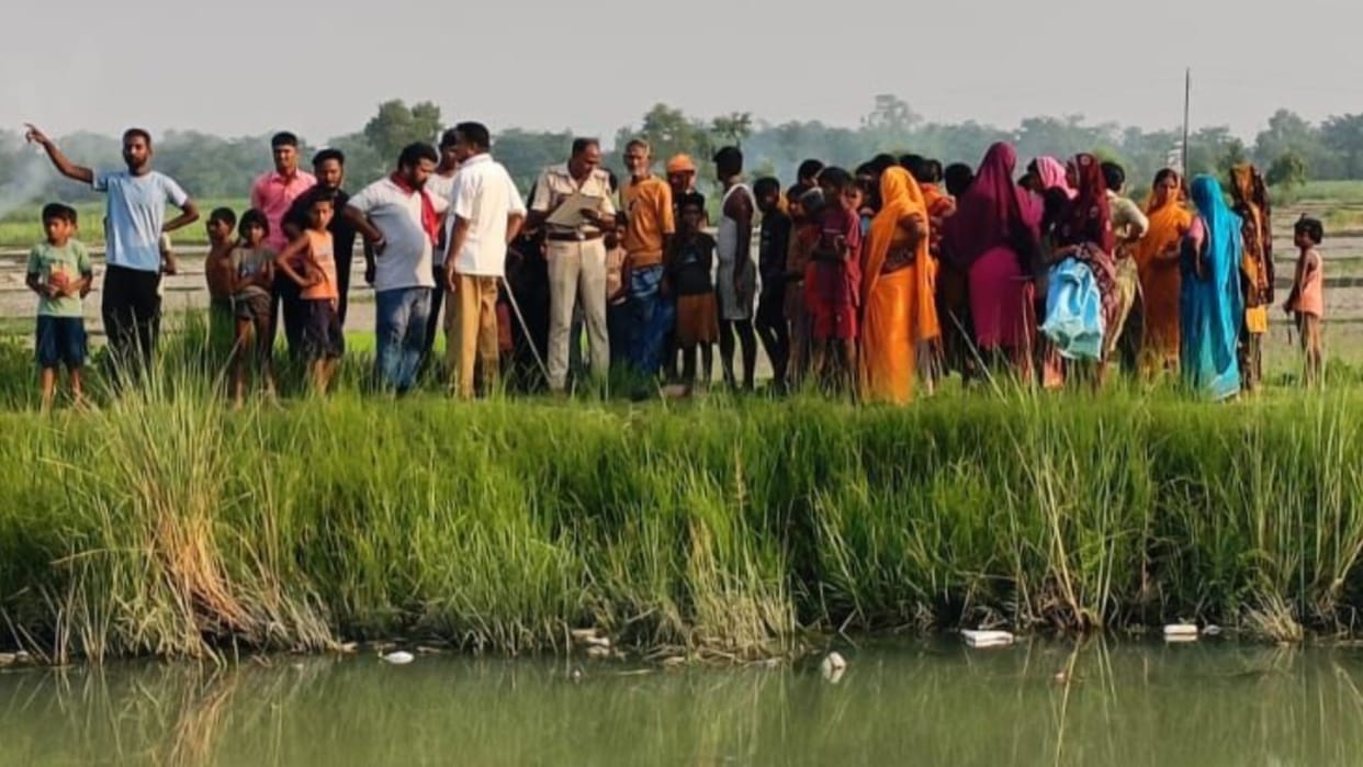 Husband threw wife and three young children into the canal mother survived children died