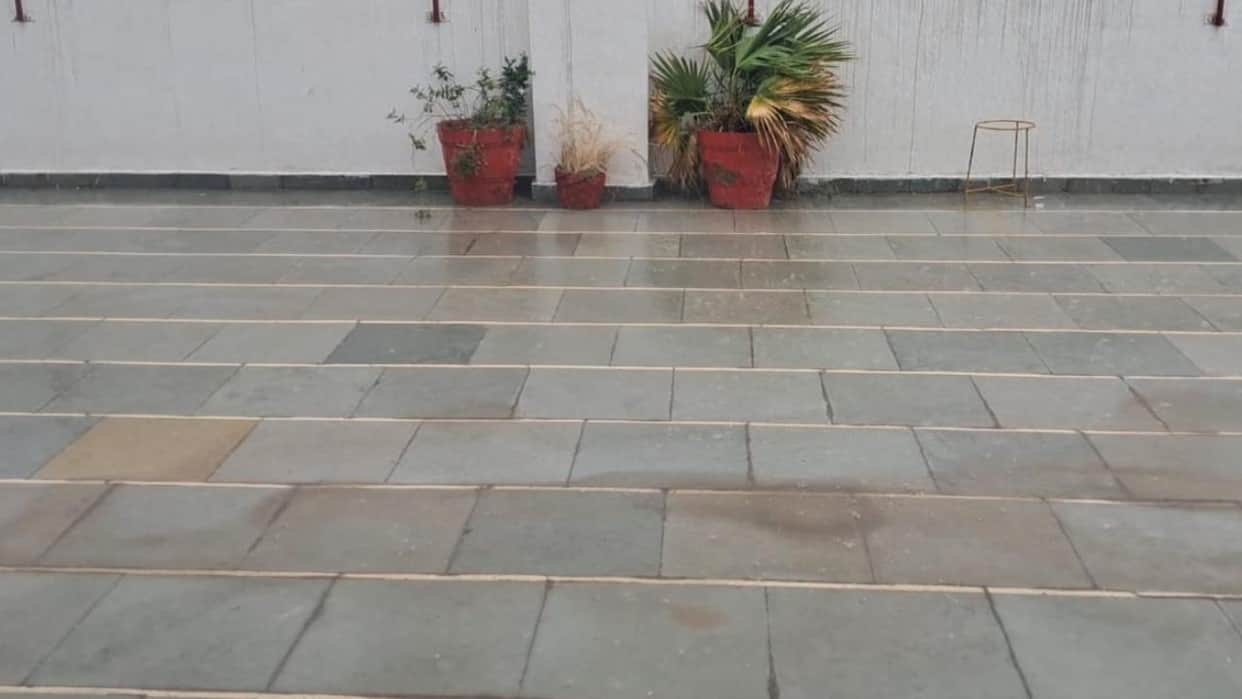 Jhansi: Intermittent cloud cover accompanied by daytime drizzle